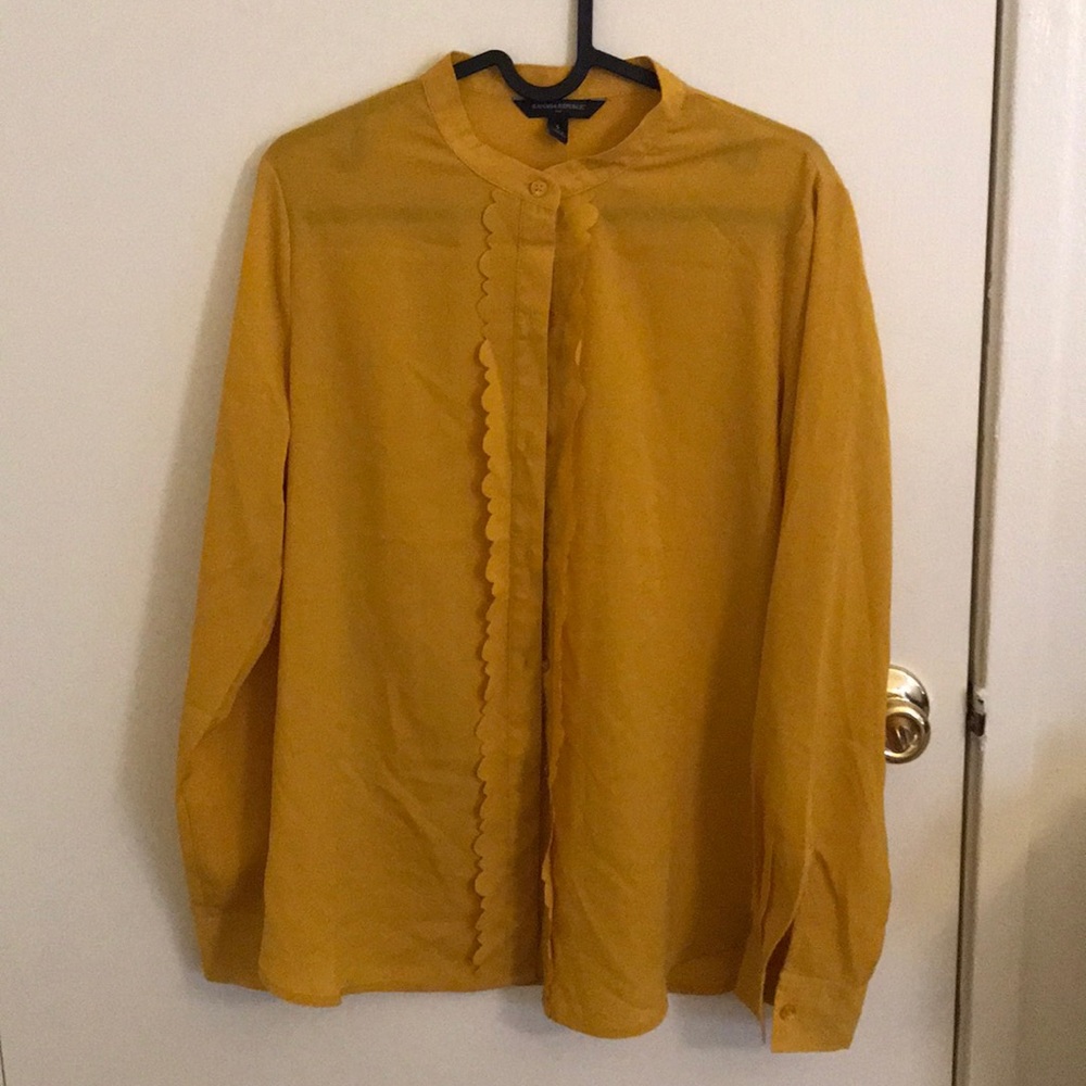 Banana republic factory yellow cute shirt